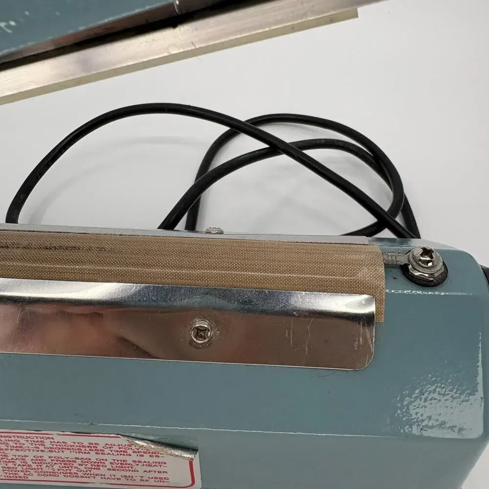 FS-200 Impulse Sealer 8 Inch 300W Plastic Bag Heat Sealer Powers On